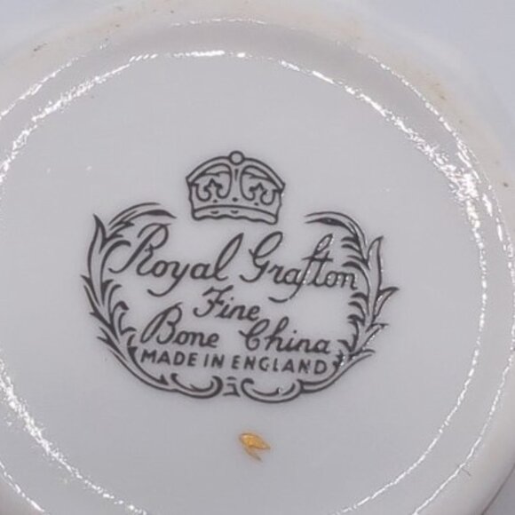 Royal Grafton Teacup & Saucer Fine Bone China Made in England Floral Gold Trim - Picture 9 of 9